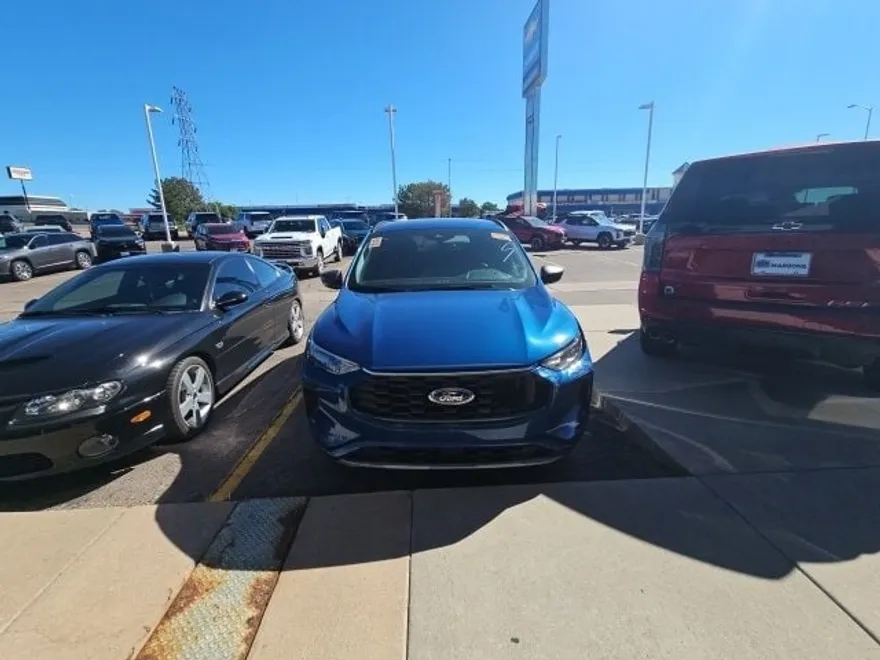 2023 Ford Escape ST-Line photo 1