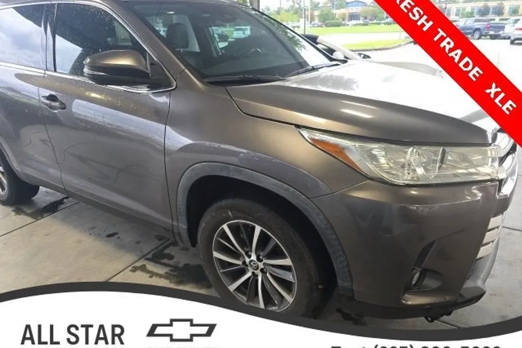 2019 Toyota Highlander SE photo 1