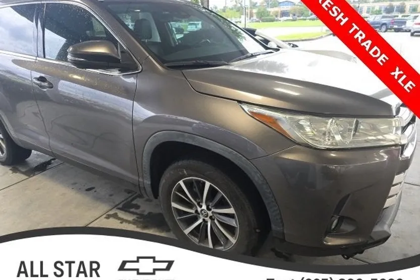 2019 Toyota Highlander SE photo 1