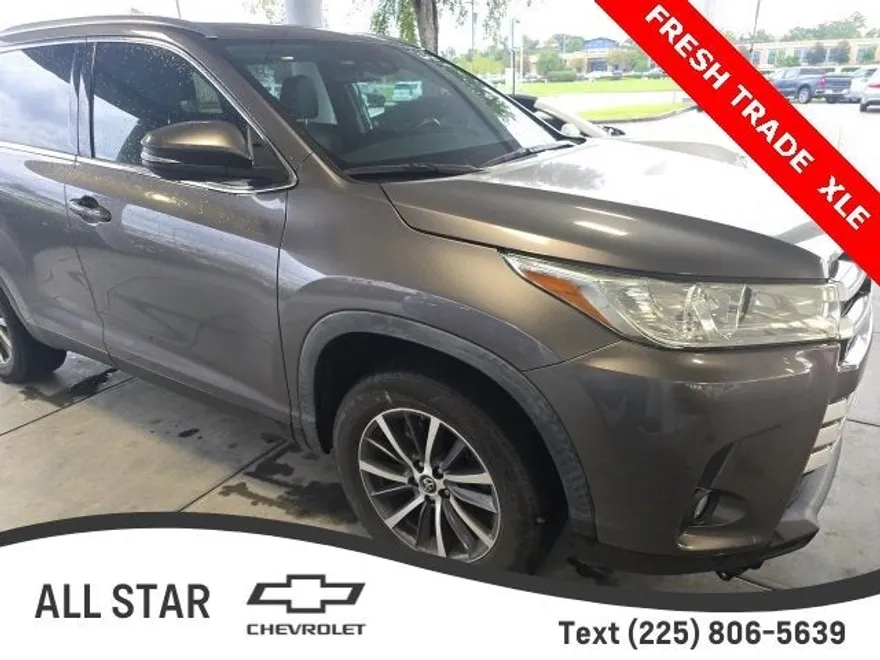 2019 Toyota Highlander SE photo 1