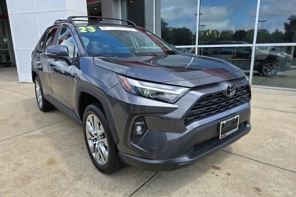 2023 Toyota RAV4 XLE Premium photo 1
