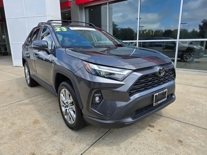 2023 Toyota RAV4 XLE Premium photo 1
