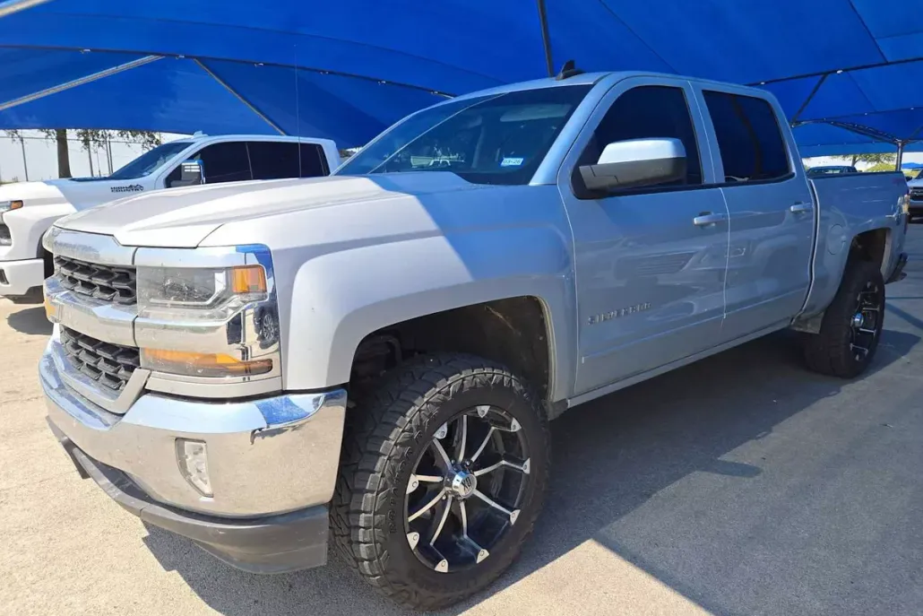 2016 Chevrolet Silverado 1500 LT photo 1