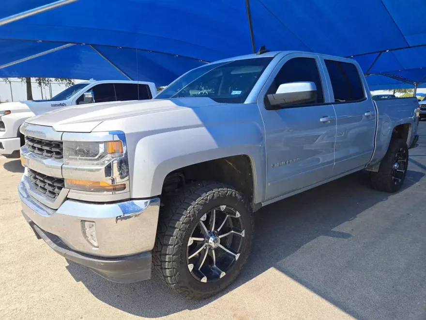 2016 Chevrolet Silverado 1500 LT photo 1