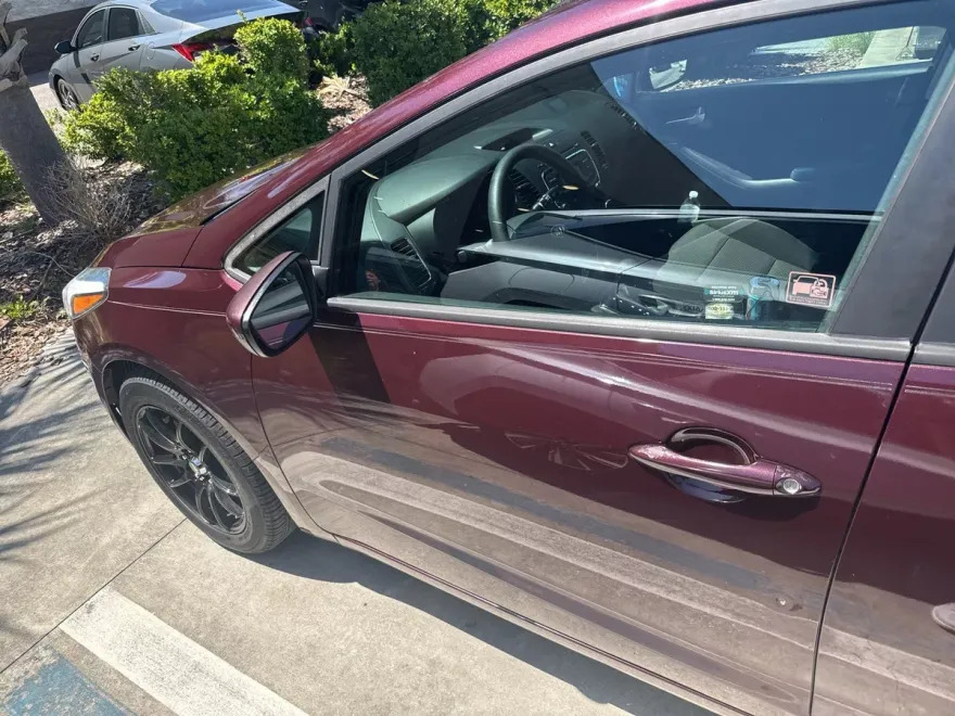 2017 Kia Forte LX Base photo 1