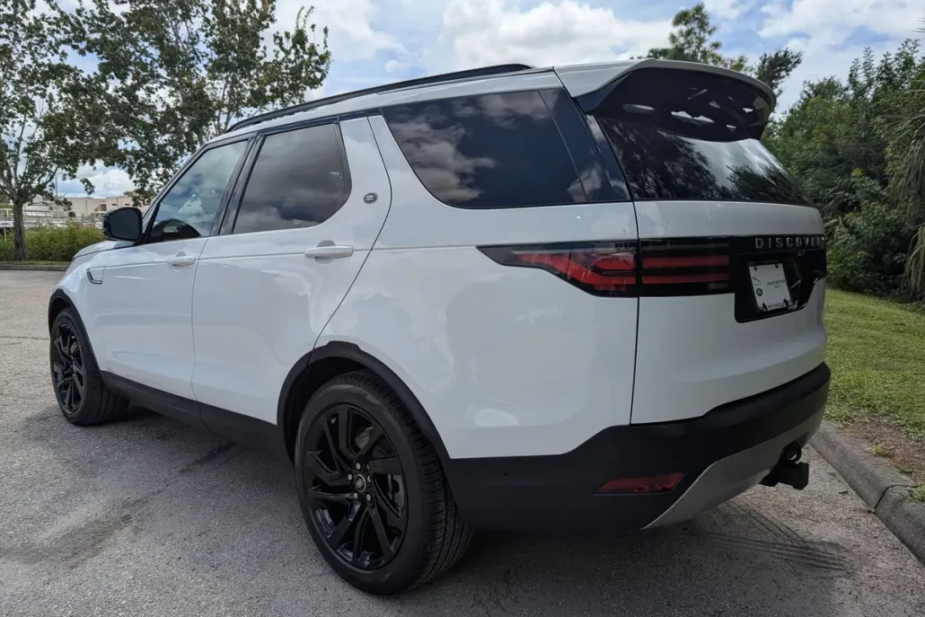 2025 Land Rover Discovery S photo 1