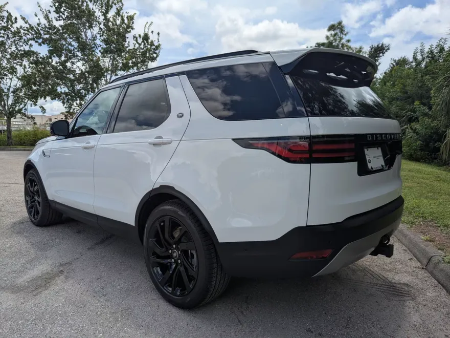 2025 Land Rover Discovery S photo 1