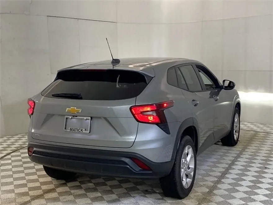2024 Chevrolet Trax LS photo 1