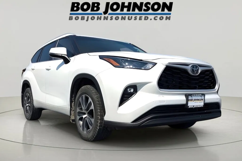2023 Toyota Highlander L photo 1