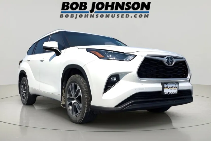 2023 Toyota Highlander L photo 1