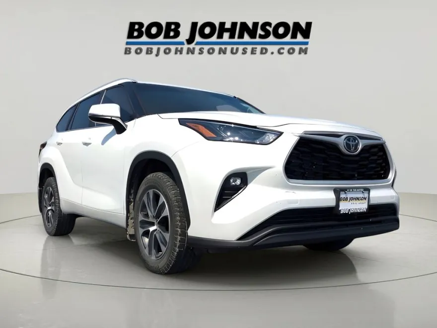 2023 Toyota Highlander L photo 1