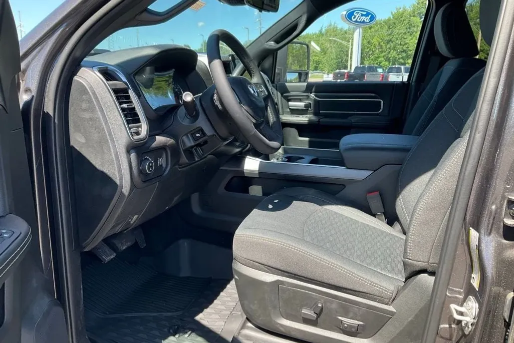 2025 Ram 2500 Big Horn photo 1