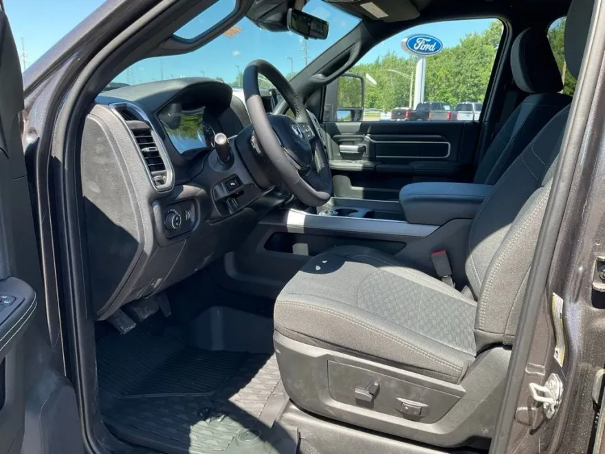 2025 Ram 2500 Big Horn photo 1