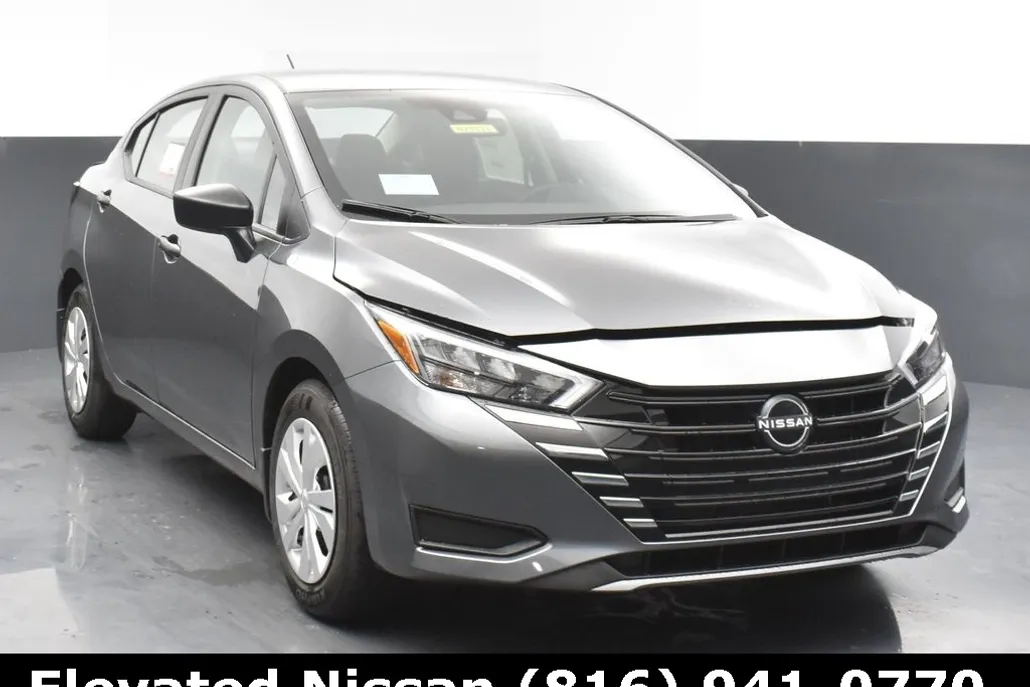 2025 Nissan Versa 1.6 S photo 1