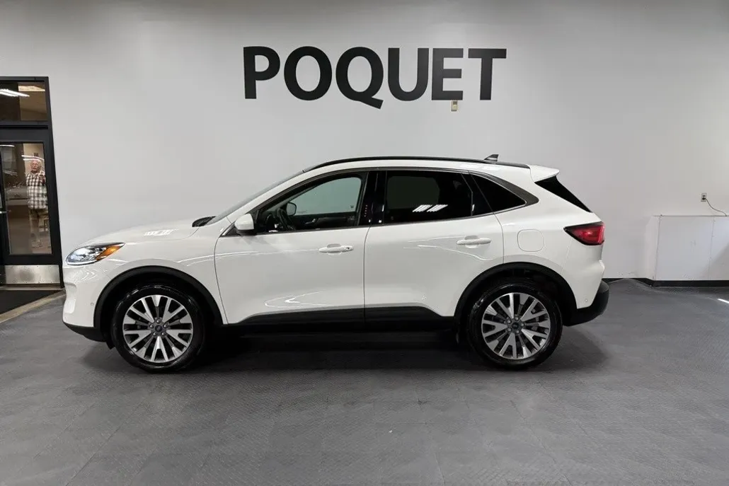 2021 Ford Escape Titanium photo 1
