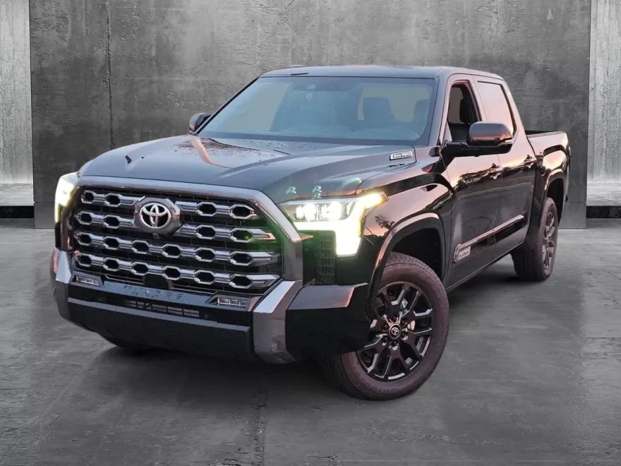 2025 Toyota Tundra Platinum CrewMax photo 1