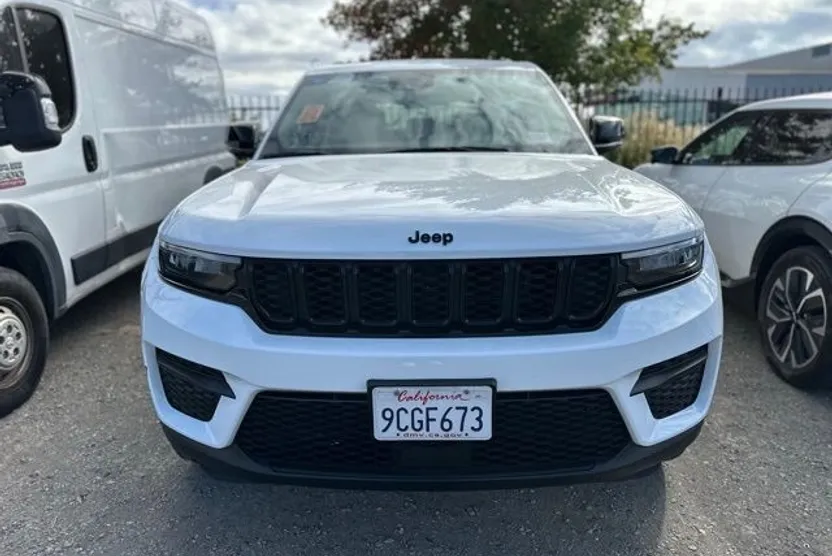 2022 Jeep Grand Cherokee Altitude photo 1