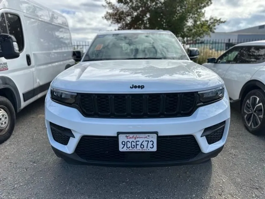 2022 Jeep Grand Cherokee Altitude photo 1