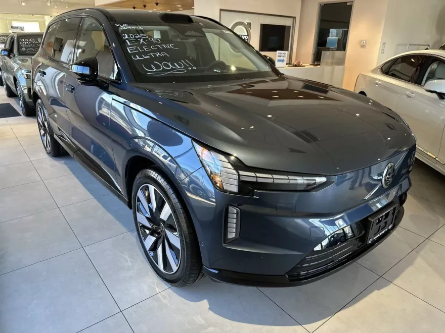 2025 Volvo EX90 Twin Motor Performance Ultra photo 1