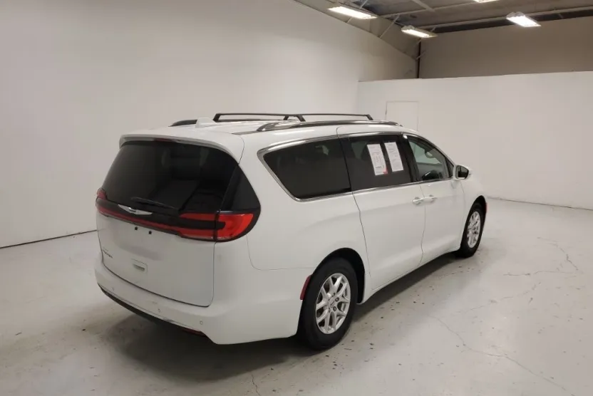 2021 Chrysler Pacifica Touring L photo 1
