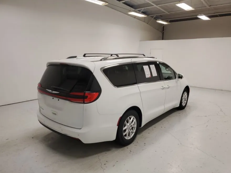 2021 Chrysler Pacifica Touring L photo 1