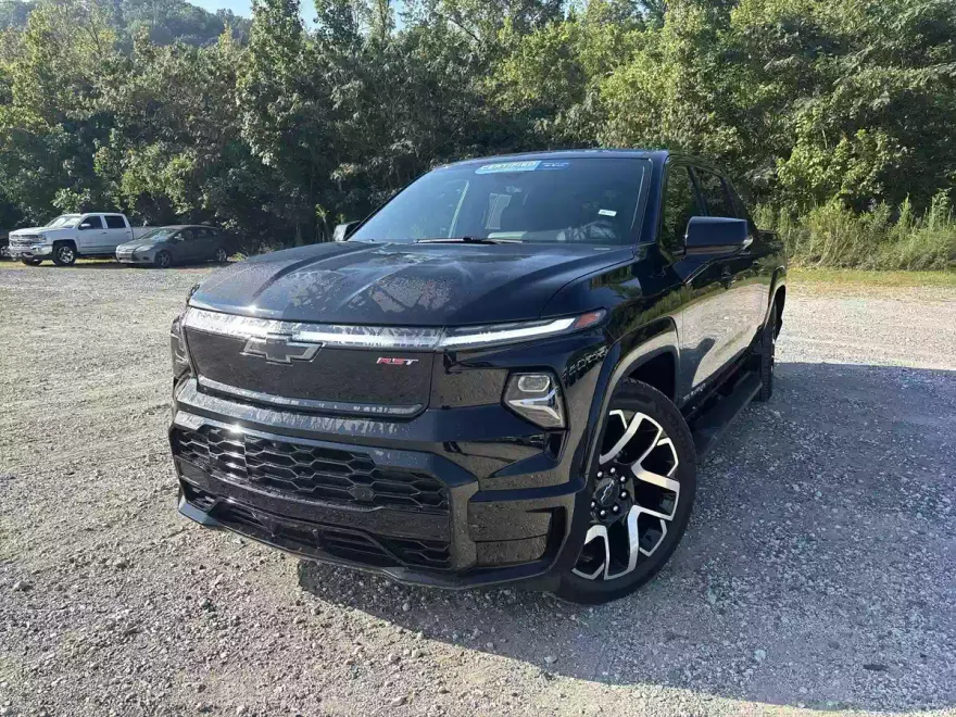 2024 Chevrolet Silverado EV RST photo 1
