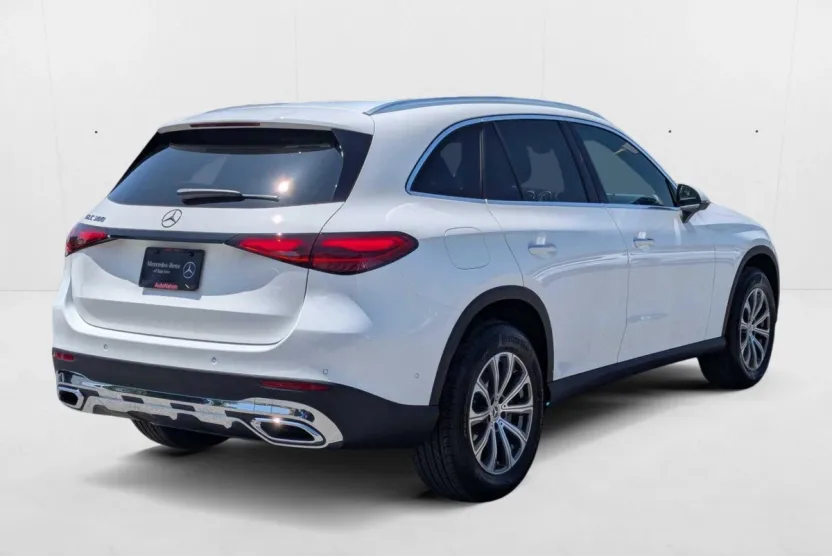 2025 Mercedes Benz GLC 300 photo 1