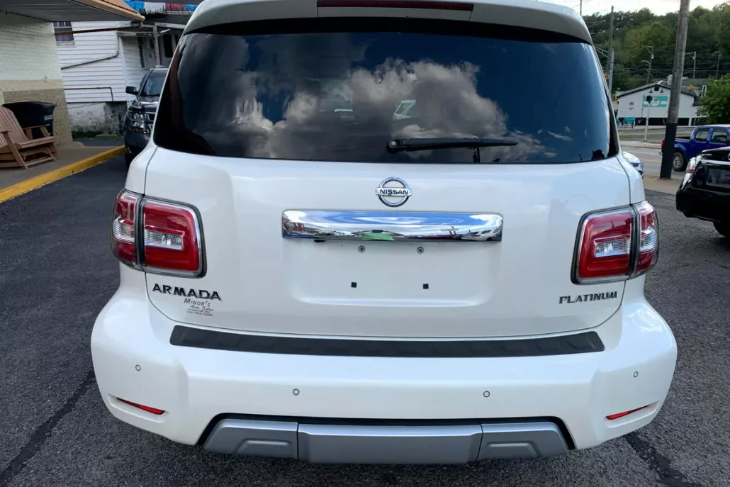 2017 Nissan Armada Platinum photo 1