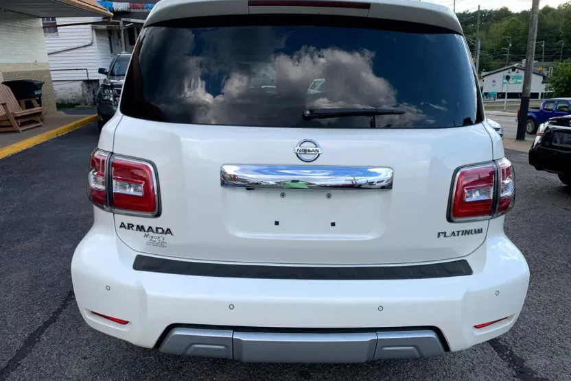 2017 Nissan Armada Platinum photo 1