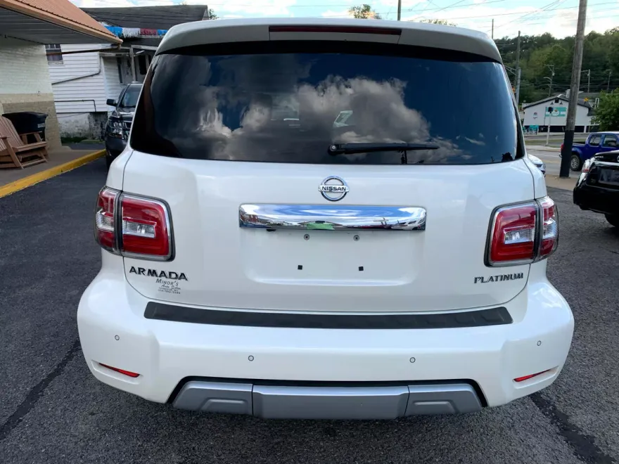 2017 Nissan Armada Platinum photo 1