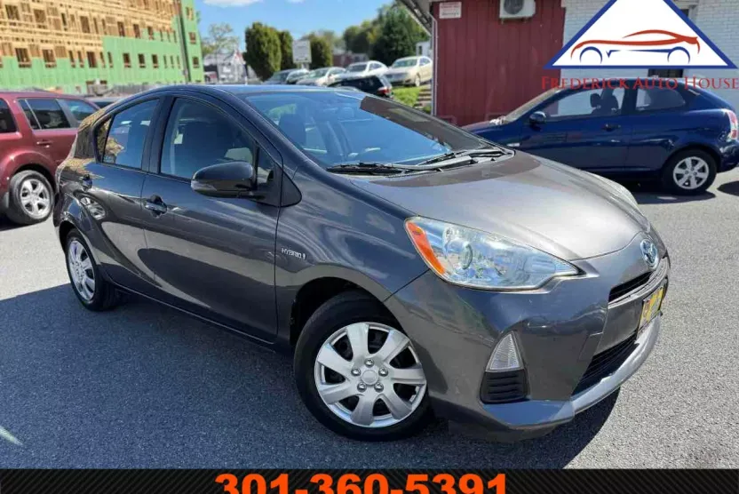 2013 Toyota Prius C Two photo 1