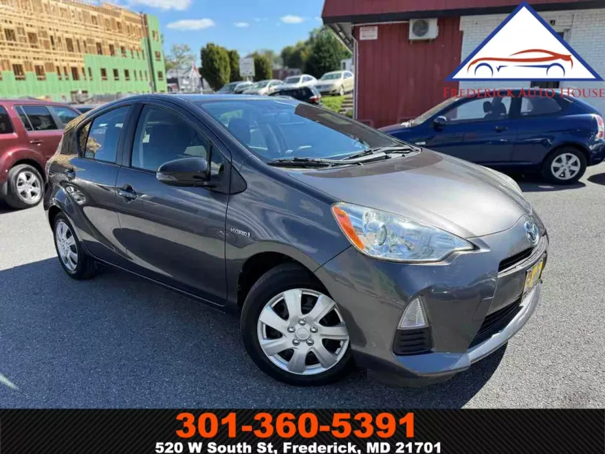 2013 Toyota Prius C Two photo 1