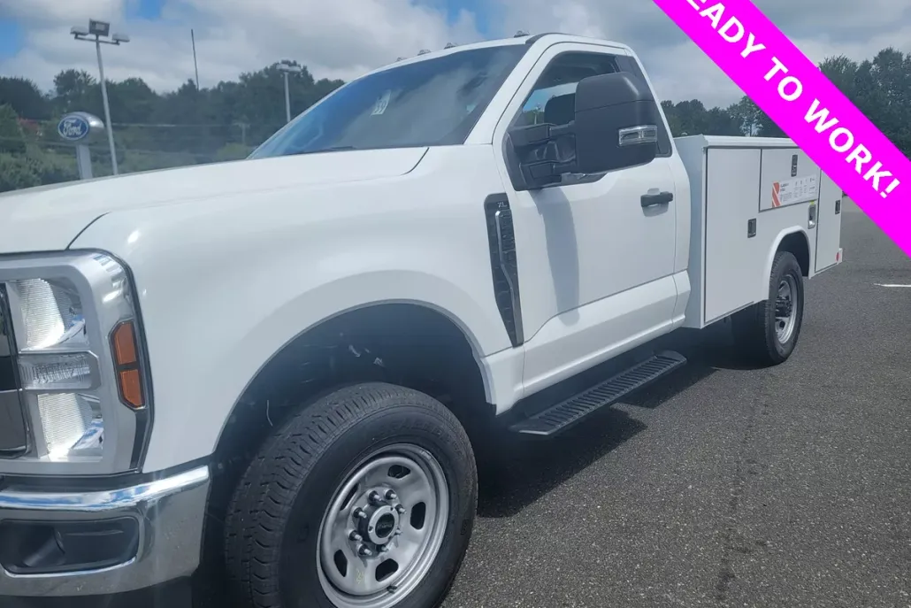 2025 Ford F-350 photo 1