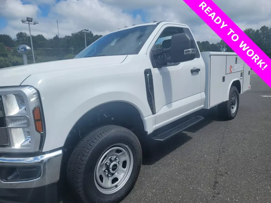 2025 Ford F-350 photo 1