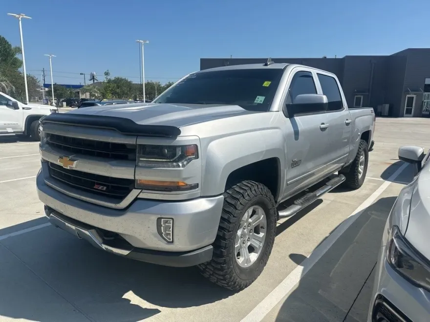 2018 Chevrolet Silverado 1500 LT photo 1