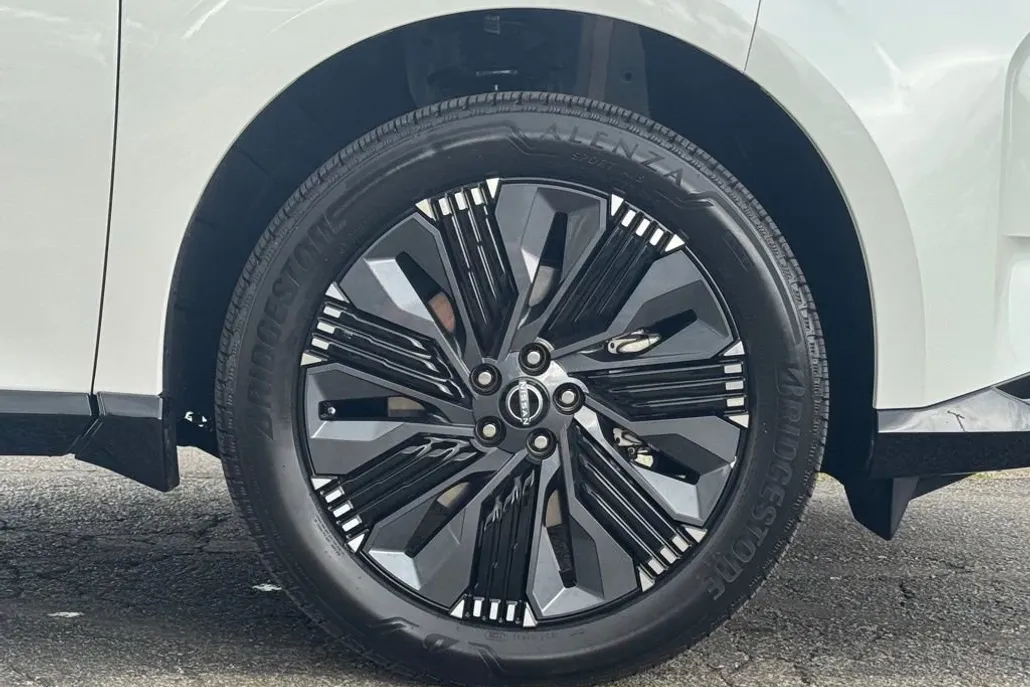 2025 Nissan Murano Platinum photo 1