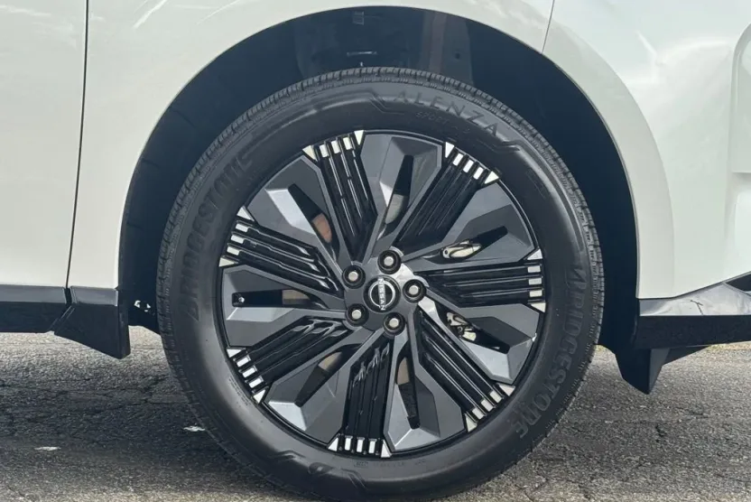 2025 Nissan Murano Platinum photo 1