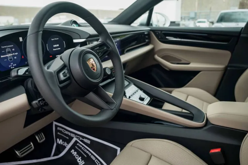 2025 Porsche Macan Electric photo 1