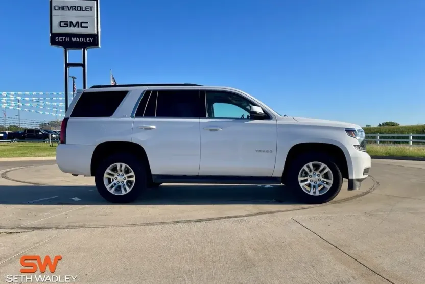 2017 Chevrolet Tahoe LT photo 1