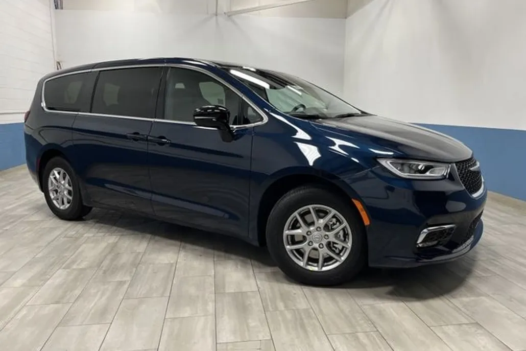 2025 Chrysler Pacifica photo 1