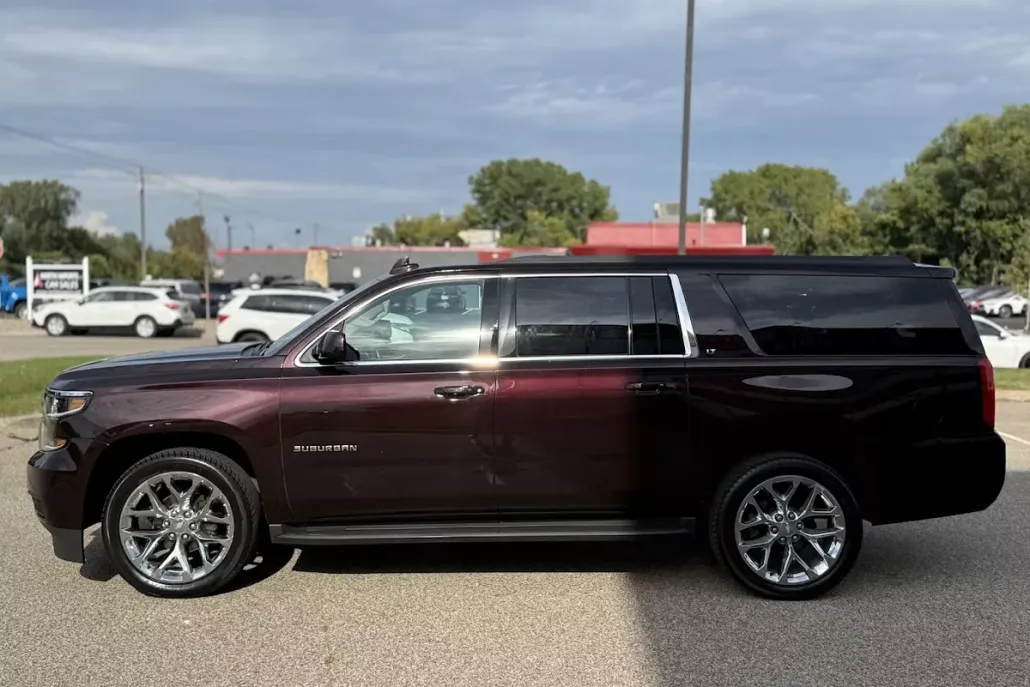 2020 Chevrolet Suburban LT photo 1