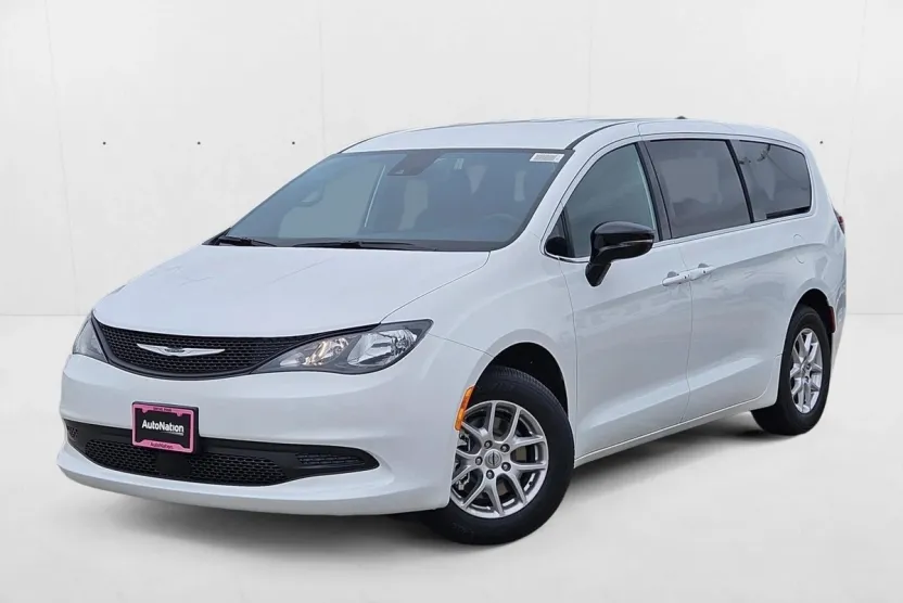 2025 Chrysler Voyager LX photo 1