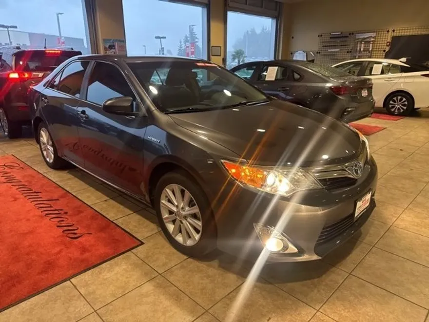 2013 Toyota Camry Hybrid XLE photo 1