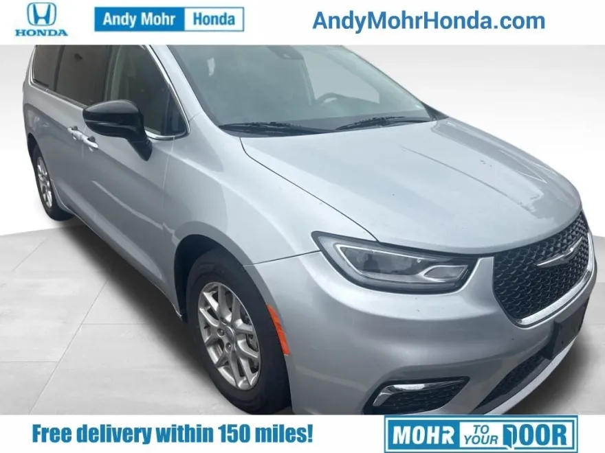 2024 Chrysler Pacifica Touring L photo 1