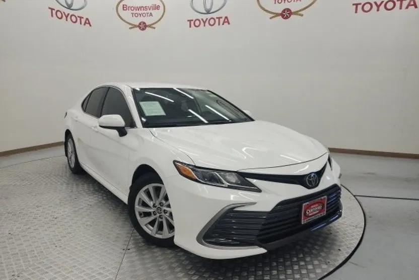 2023 Toyota Camry LE photo 1