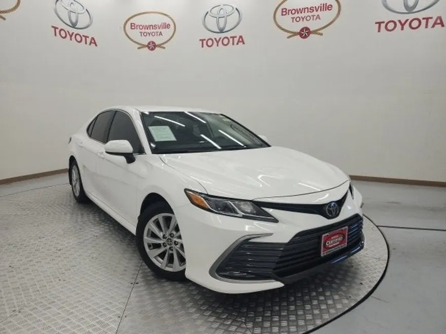 2023 Toyota Camry LE photo 1