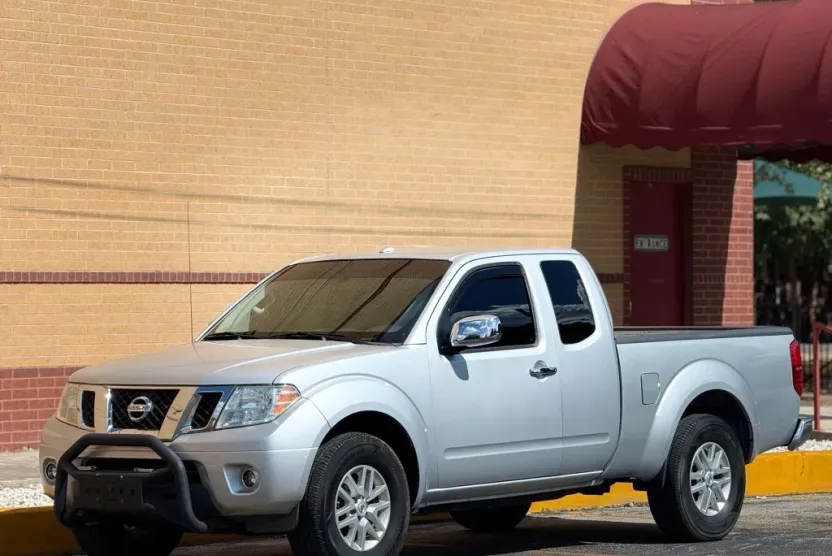 2015 Nissan Frontier King Cab SV photo 1