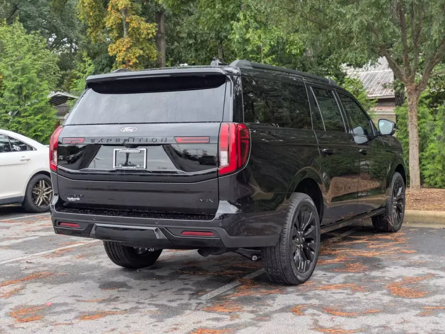2025 Ford Expedition MAX Platinum photo 1