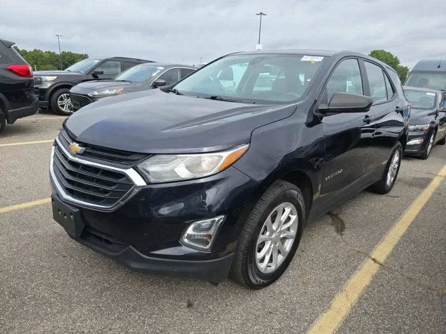 2021 Chevrolet Equinox LS photo 1