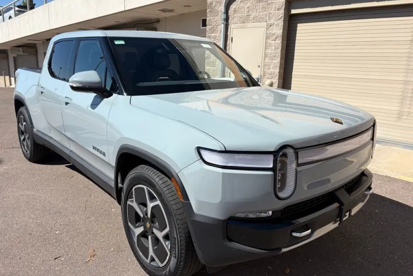 2024 Rivian R1T Adventure photo 1